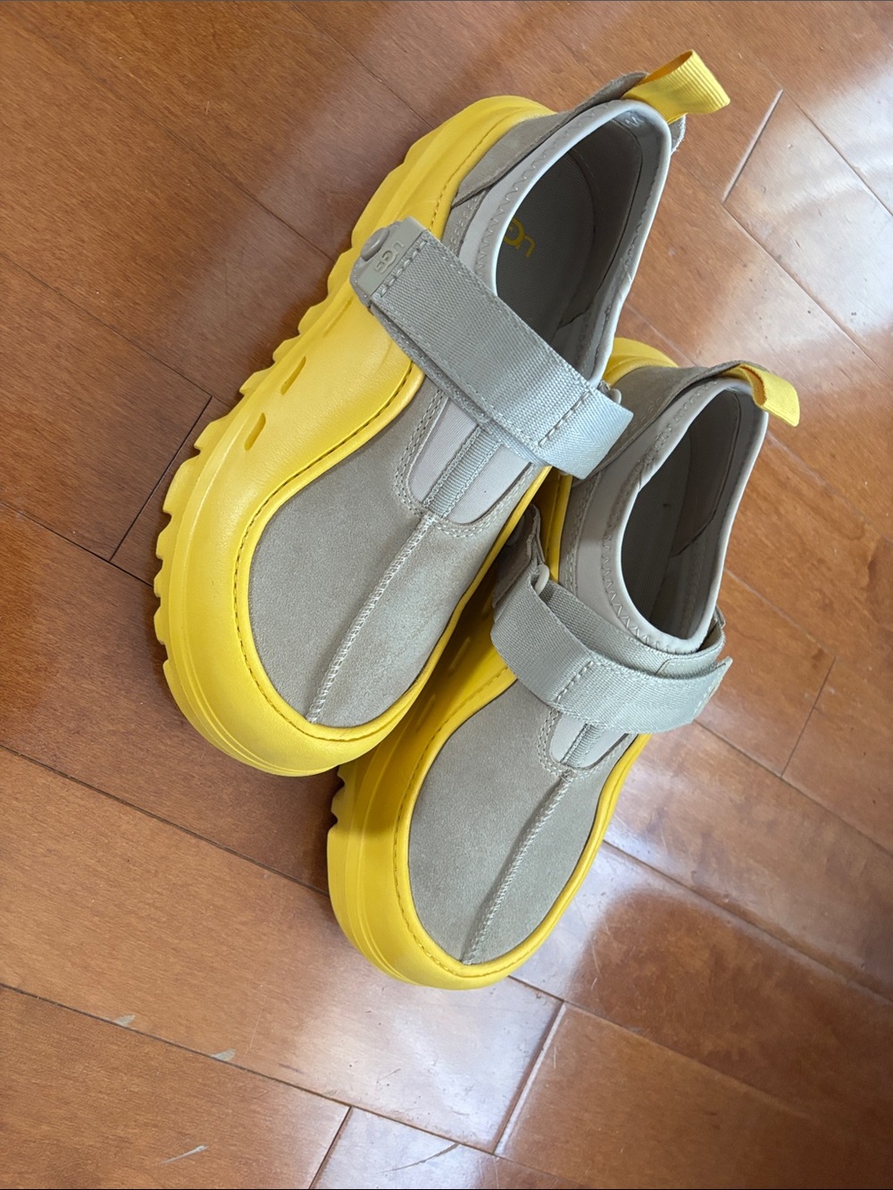 UGG Peakmod low cut.  USA 10 Men - Picture 3 of 5